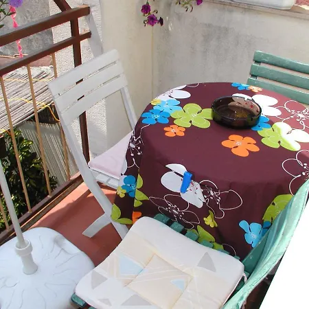 In 33599 Apartman Podgora